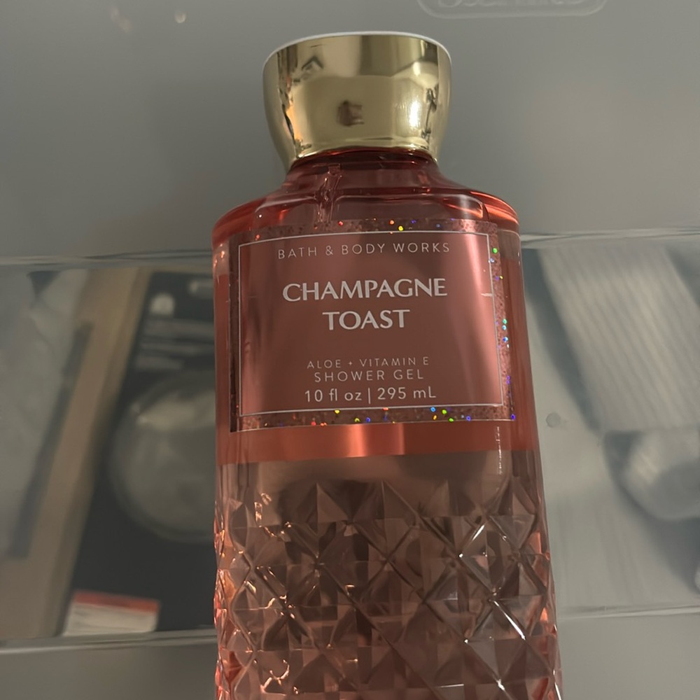Brand new Champagne 🍾 Toast